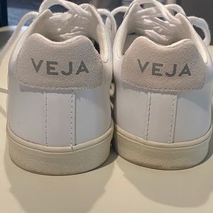 Size 38 Veja Esplar Leather Logo Sneakers in excellent condition